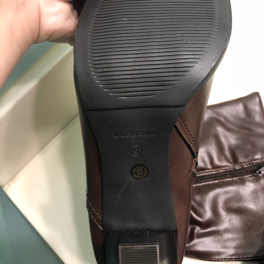 ***SOLD NWOT Leather Heeled Boots - Picture 4 of 4
